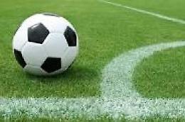 Calcio, la palla non viene restituita: fanno segnare gli avversari