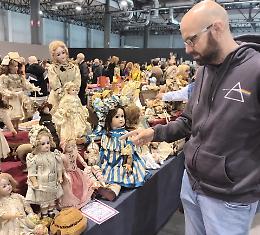 Per i giocattoli d'epoca, fiera invasa da grandi e bambini