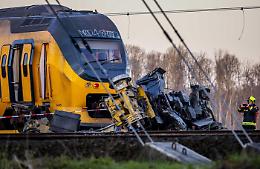 Olanda: deraglia un treno passeggeri, un morto e 30 feriti
