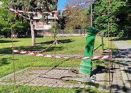 Vandalismi al parco Rosselli, divelta la fontanella