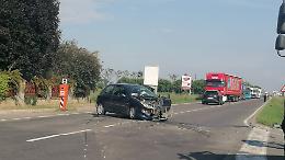 Scontro tra due auto in via Giuseppina, tre feriti