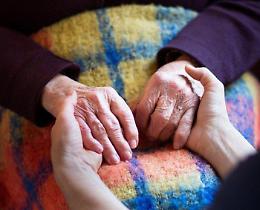L’età media ormai sfiora i 48: «Ma noi aiutiamo la natalità»