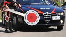 18enne guida senza patente: il padre offre soldi ai carabinieri, arrestato