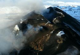  Eruzione dell'Etna: sospesi i voli all'aeroporto di Catania
