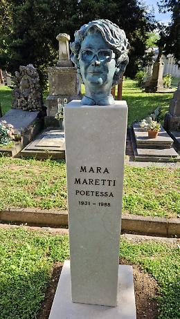 Il viale degli artisti del cimitero si arricchisce con il busto di Mara Maretti Soldi 