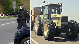 Non ha più la patente ma si sposta in trattore, fermato il recidivo