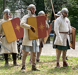 Festa Medievale con corteo, arcieri, falconieri e musica