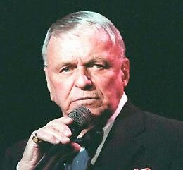 A StraDeejay Sinatra canta Cremona