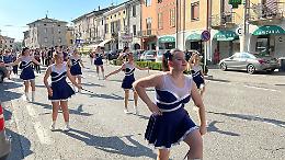 Con la banda e le majorettes show e festa in paese