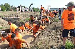 ‘Mud Track Run’, successo travolgente per la corsa nel fango del ‘Gruppo Emergenti’