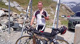 In bici per l’Europa per andare dalla fidanzata