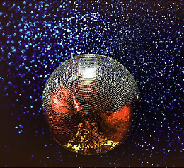 Tutti in pista con la serata musicale "Disco Story"!