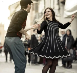 Swing in galleria a Cremona