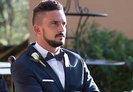 Il doloroso, ultimo abbraccio a papà Paolo