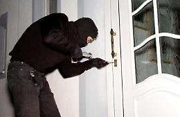 Ladri a casa di una 89enne ai Sabbioni