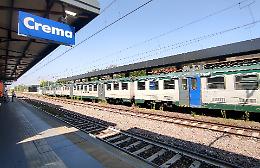 Treni cancellati tra Cremona e Milano: rami sui binari, circolazione in tilt
