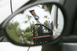 Truffa dello specchietto:  39enne ci prova, ma viene identificato e denunciato