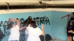 Ragazze picchiano coetanea, tanti filmano ma nessuno interviene