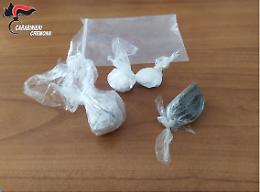 Sorpresi dai carabinieri con cocaina, eroina e hashish: due denunciati