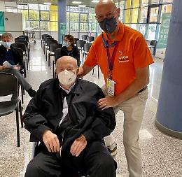 Pietro Mondini simbolo della campagna. Si protegge dal Covid a 101 anni