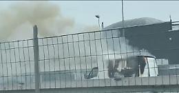 Furgone a fuoco sulla Paullese, danni ingenti 