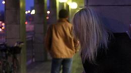 Gelosa, perseguita e minaccia l'ex: divieto di avvicinamento per una sudamericana