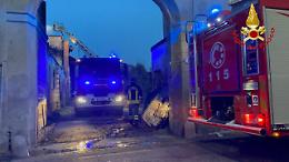 Intrusi in una cascina, rogo dal camino: &egrave; giallo