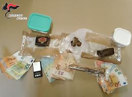 Pusher ai domiciliari, ma continua a spacciare droga: arrestato 24enne