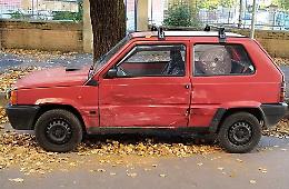 Danneggia l&rsquo;auto parcheggiata in via Cavour e fugge