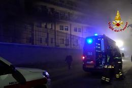 Incendio all'ospedale di Tivoli: trasferiti 200 pazienti a Roma