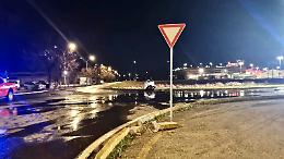 Perdita di olio da un camion, strade chiuse e disagi