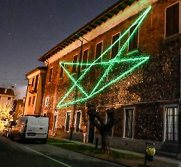 Una stella di pace regala luce e speranza 

