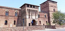 Ostacoli per i disabili al castello: «Barriere da eliminare»