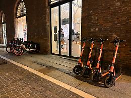 Micro mobilità elettrica: 300 monopattini e 100 e-bike per i cittadini