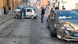 Violento frontale in via Solferino, tre feriti gravi