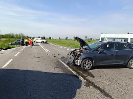 Scontro tra auto: due ferite sull’incrocio
