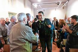 Un bagno di folla per Vannacci. Il generale:  «Sempre censurato»