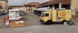 Trasloco forzato del mercato: la protesta degli ambulanti