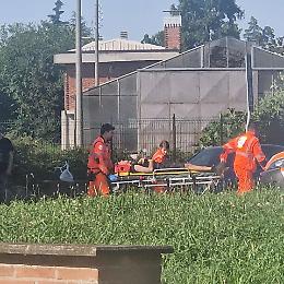Giovane in monopattino investito sulle strisce
