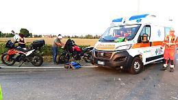 Scontro tra due moto in via Soncino, 19enne in ospedale