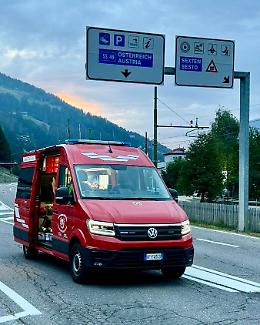 Femminicidio a San Candido, assassino barricato in un condominio