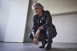 Ligabue: concerto a sorpresa all'autogrill di Fiorenzuola