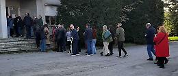 L'abbraccio commosso della città a Chiara
