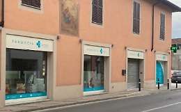 Furto nella notte alla farmacia Damioli