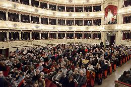 #DIRITTODICRITICA:  "Momenti di trascurabile (in)felicità", vota l'autore della recensione migliore