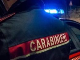 Lite in famiglia e botte ai carabinieri