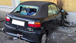 Auto esce di strada e si schianta contro una villetta al Migliaro