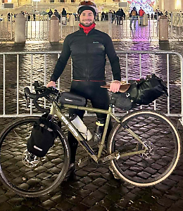 La nuova impresa di Strepparola: in bici fino a piazza San Pietro a Roma