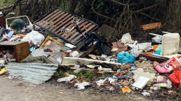 Una discarica sulla riva dell’Adda