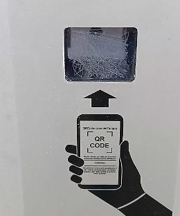Vandali in azione alla casa dell'acqua di via Miglioli